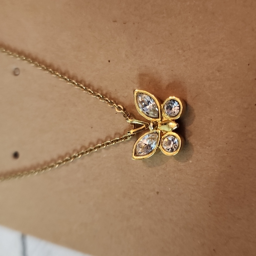 💍Goldtoned necklace with butterfly pendant filled with diamond simulants - Picture 2 of 2